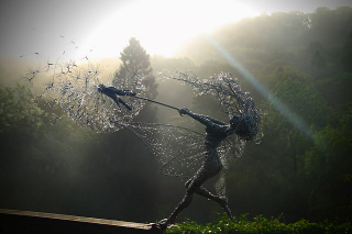 Illustration for article titled The Full Sized Wire Fairy Queen of Trentham Gardens
